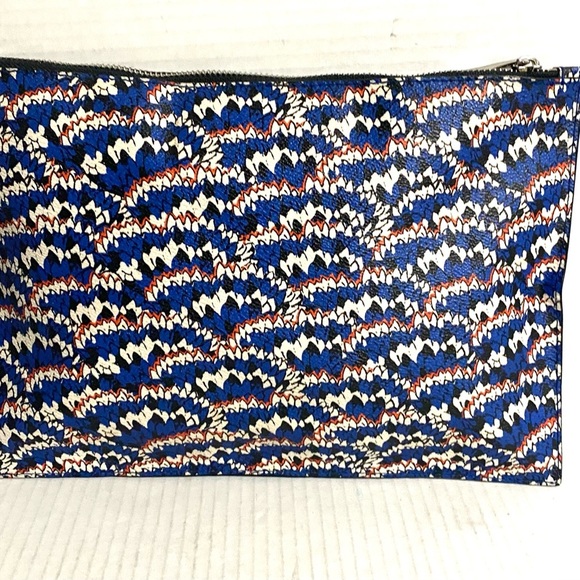 Bimba Y Lola Blue and White Patterned Clutch - Picture 2 of 7